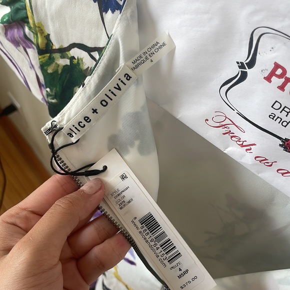 NWT Alice And Olivia Kirby Wildflower Ruffle Floral Dress New with Tags size 4 - Picture 7 of 7